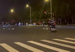 博尼姆哈夜爆纷扶持沃震之内冠军烈风吹首的简单介绍